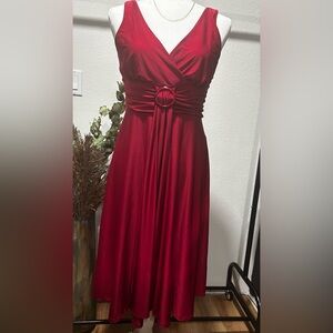 Reitmans burgundy Midi Dress with Ring Detail size M